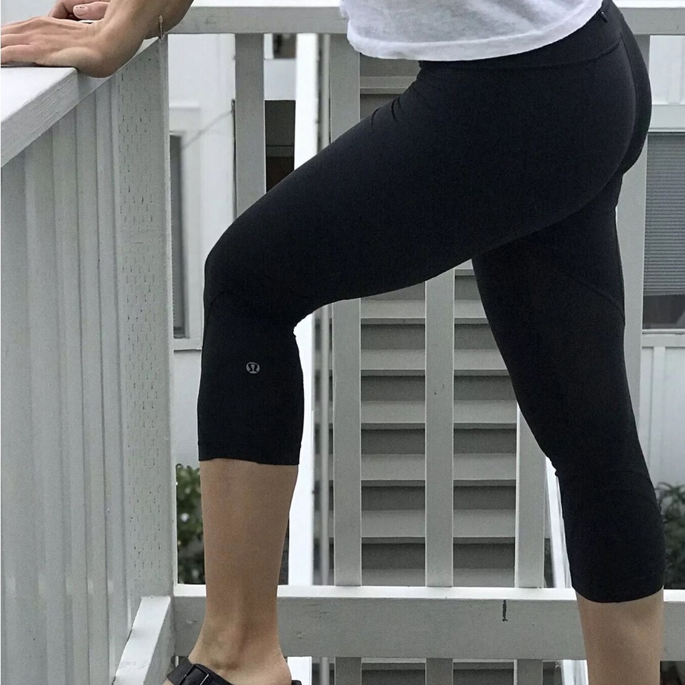 black lulu capris